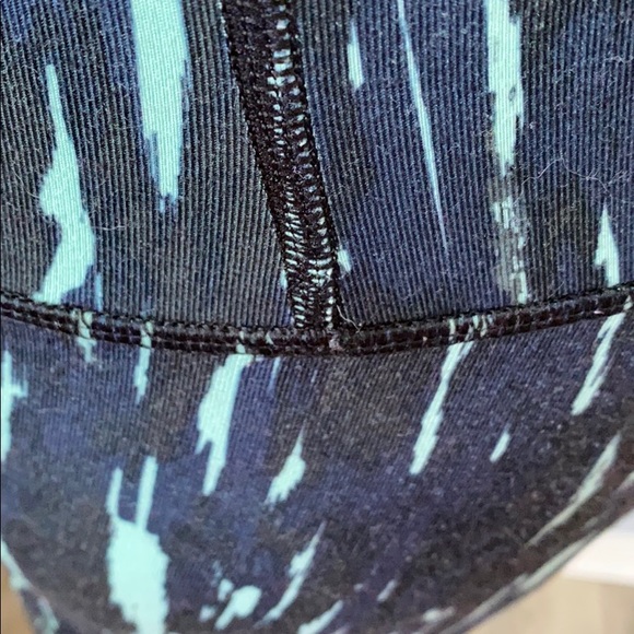 lululemon Wunder Under Crops - Picture 9 of 10